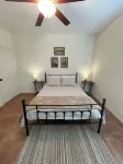 1-bedroom apartment in lovely Lindale Hotels in Lindale
