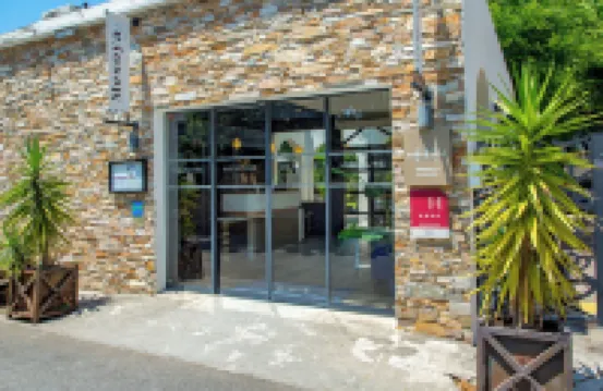 メルキュール マルセイユ サントル ボンパール ラ コルニシュ ノートルダム・ドゥ・ラ・ガルド寺院周辺のホテル