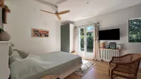 VILLA in a green setting, heated swimming pool 3 minutes from the beach