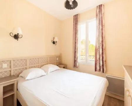 Vacation Home in Provence with Wave Pool Hotels in Mallemort