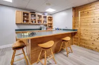 Spacious 5,200-sq-ft Cabin in Shenandoah Valley - parking