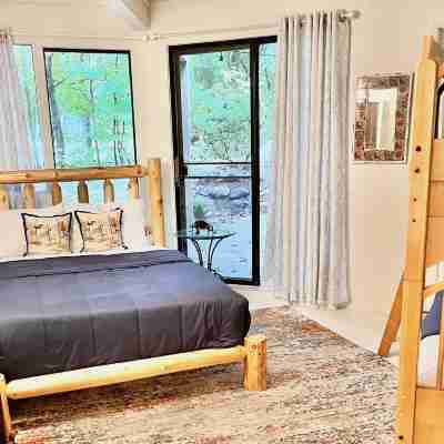 Windmill Cottage at Abbey Springs Near Lake & Shops! Rooms