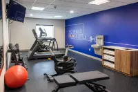 Holiday Inn Express & Suites Wichita Airport by IHG - gimnasio