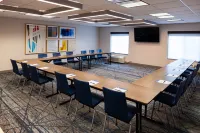 Holiday Inn Express & Suites Wichita Airport by IHG