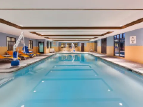 ฮอลิเดย์ อินน์ เอ็กซ์เพรส แอนด์ สวีทส์ วอร์มินสเตอร์ - ฮอร์แชม บาย IHG โรงแรมในBucks County