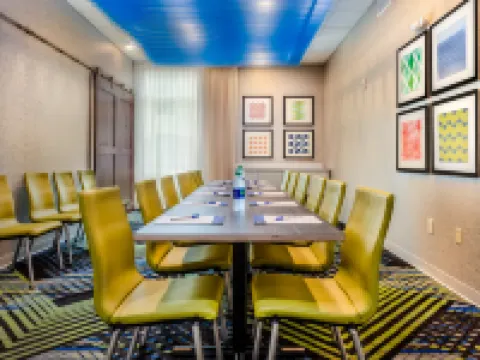 Holiday Inn Express CALHOUN SOUTH by IHG Hotels in Calhoun