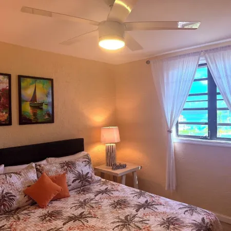 The Lost Crab at Sapphire - End Unit. Newly Renovated. Easy Access to Beach