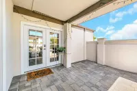 Coastal Room Near Laguna Beach, Close to Shops