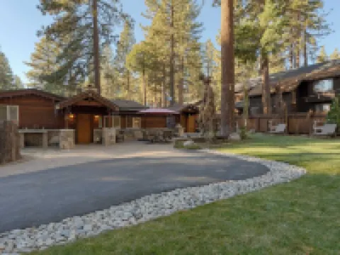 Lake Star by AvantStay Hot Tub Walk to Beach Hotels in Kings Beach