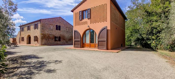 Countryside Holiday Home in Gambassi Terme with Garden Hotels in Gambassi Terme
