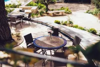 Logis Hôtels Auberge du Rédier 셍-마흑땅-듀-바흐 호텔