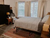 The Rusty Lantern! Enjoy peace and quiet in this cozy mountain cabin! Free WiFi Hotel di Pendleton County