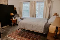 The Rusty Lantern! Enjoy peace and quiet in this cozy mountain cabin! Free WiFi