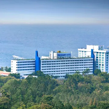 Mercure Convention Center Ancol Отели рядом с достопримечательностью «Морский Мир»