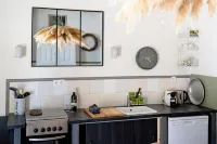 2 gites in a winegrowing estate, near the Thau lagoon Hotels in Meze