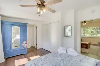 South Haven Farmhouse w/ Fire Pit, 4 Mi to Beach! - WiFi