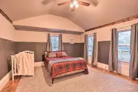 Pet-Friendly Seneca Lake Home w/ Private Deck - Wifi