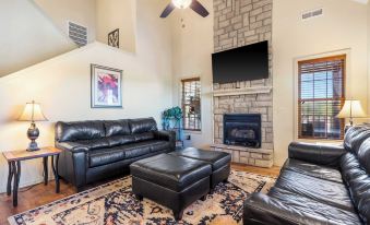 Rest Nest in the Heart of Ozark's Nature!