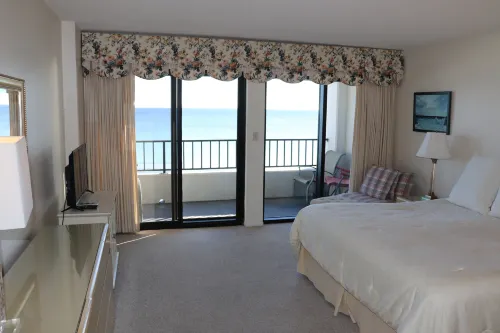 Spectacular Gulf Views and Free Activities - Stunning Beachfront Oasis