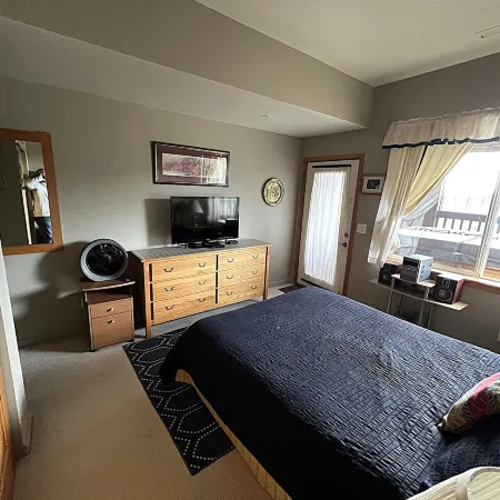 Forest Park 3 Bed 4 Bath Townhome