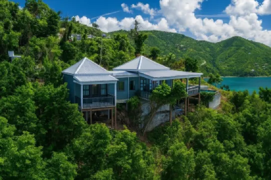 Stylish, Secluded Villa with Pool, Hot tub and Stunning Views Hotels in 