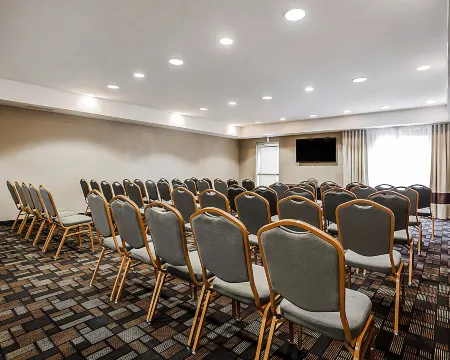 Comfort Suites Independence - Kansas City