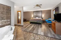 Super 8 by Wyndham Green Bay Near Stadium - Pet Friendly