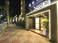 Daejeon Munchang Hotel Tiamo Hotels near Daeheungdong Culture and Art Road