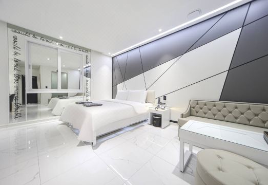 1. 밀양 더원 무인..