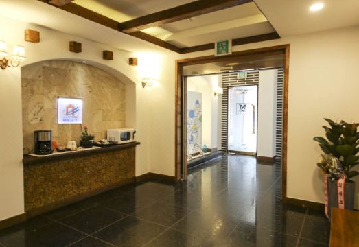 숙소 침구 및 욕실