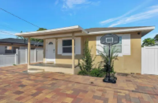 Sunny Tampa Home Near Downtown Stadiums