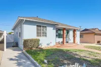 Stylish Home Near Sofi Stadium, LAX & Long Beach - 2-Star