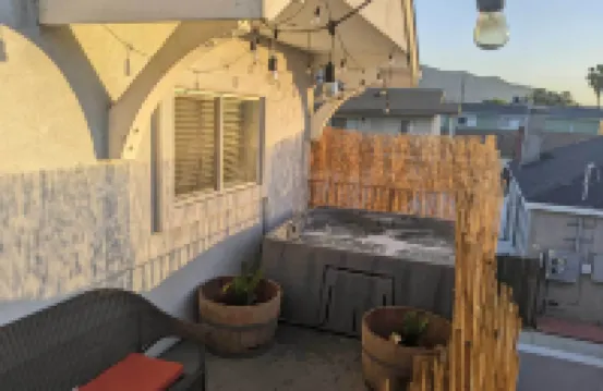 5 ไมล์ถึง ยูนิเวอร์แซล สตูดิโอ: บ้านพักสำหรับครอบครัว พร้อม อ่างน้ำร้อน!