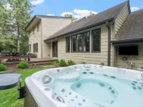 Woodland Hollow Hotels in Minnetonka