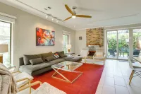 Near NRG! Cozy + Private Houston Home w/ Garden