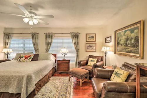< 1 Mi to Kyle Field: Cozy Studio w/ Outdoor Space - Apartments