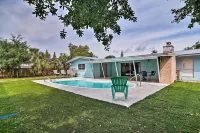 Sarasota Home w/ Large Backyard & Water Access - Pool