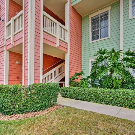 Steps to Pool and Ocean! Coastal Gem in Galveston