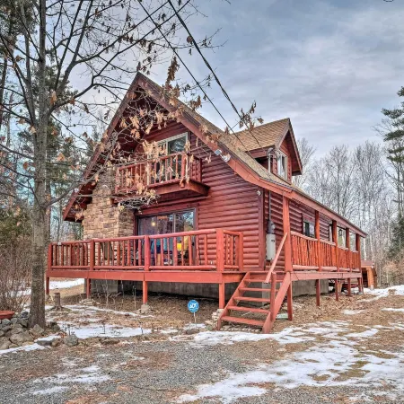 Secluded Johnsburg Retreat w/ Hot Tub & Fire Pit
