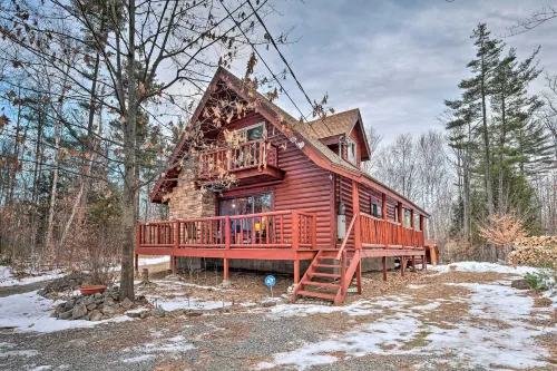 Secluded Johnsburg Retreat w/ Hot Tub & Fire Pit - 3 estrellas