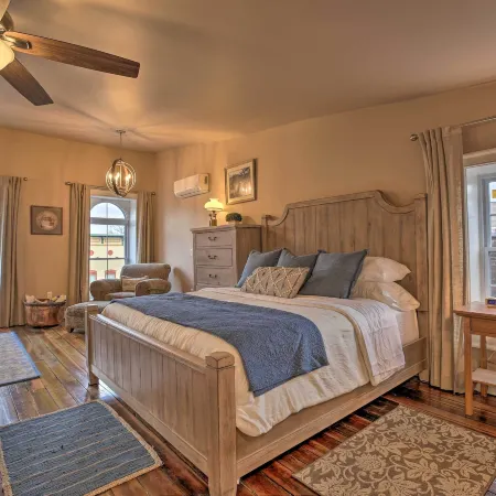 Chic Main Street Retreat < 7 Mi to KY Horse Park!