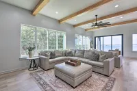 Luxury Lake Granbury Cliffside Home w/ Deck! - balcony