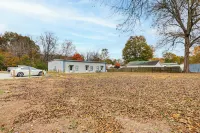 Near Universities: Family Condo in Mcrae! - Apartments