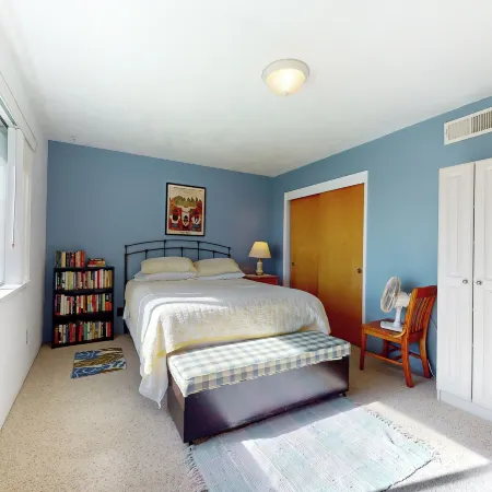 4BR Sierras-view Home w/ Pool & A/C - Dogs OK