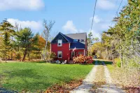 4BR House w/ Kitchen, Jetted Tub, Wifi + gas Grill - 3-Star