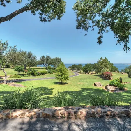 Luxurious Lakefront Estate: Spectacular Views, Expansive Grounds and Private Jetty