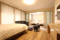 Suave Hotel