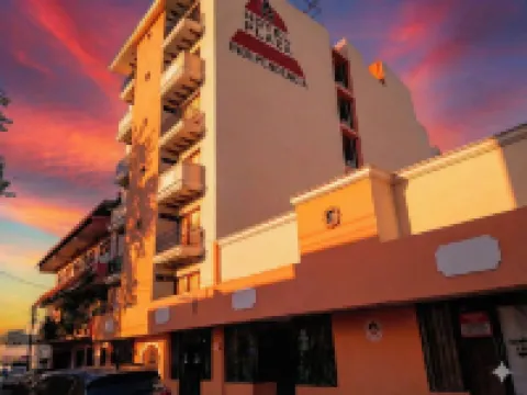 Hotel Plaza Independencia โรงแรมในบียาเอร์โมซา