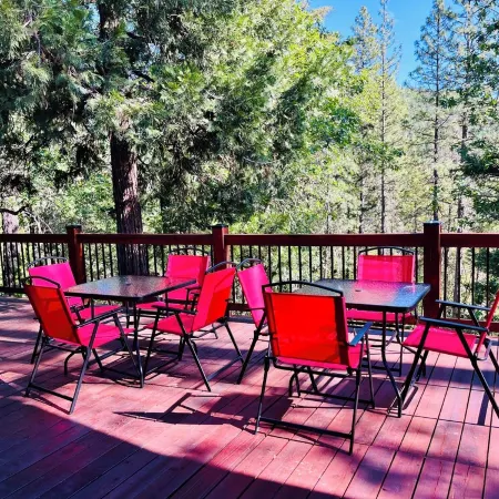Stay in luxury, minutes from the Lake, perfect for entertaining.