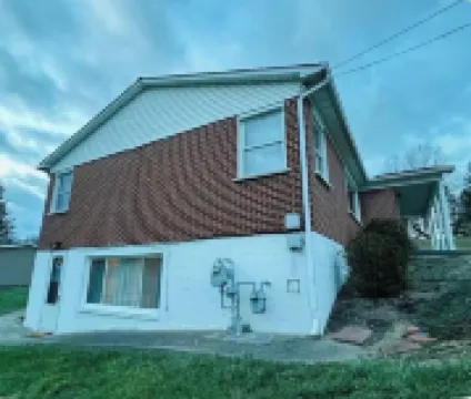 Charming 2-Br Basement Apartment, Central to National Park, Close to Interstate